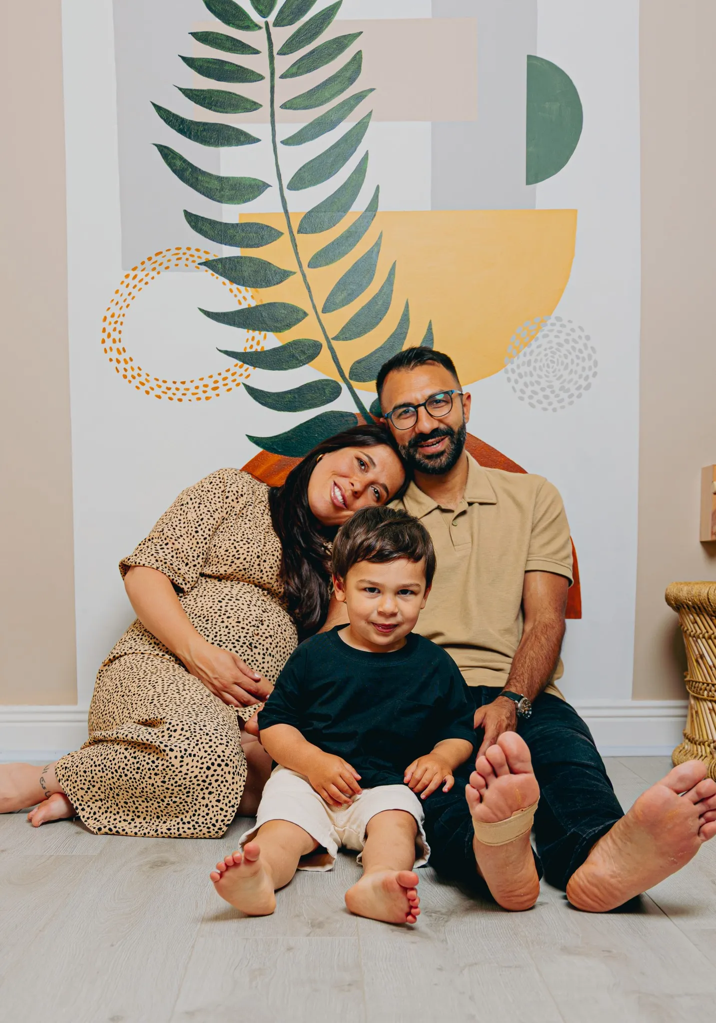 Eagle Productions Maternity Family Sitting Botanical Wall