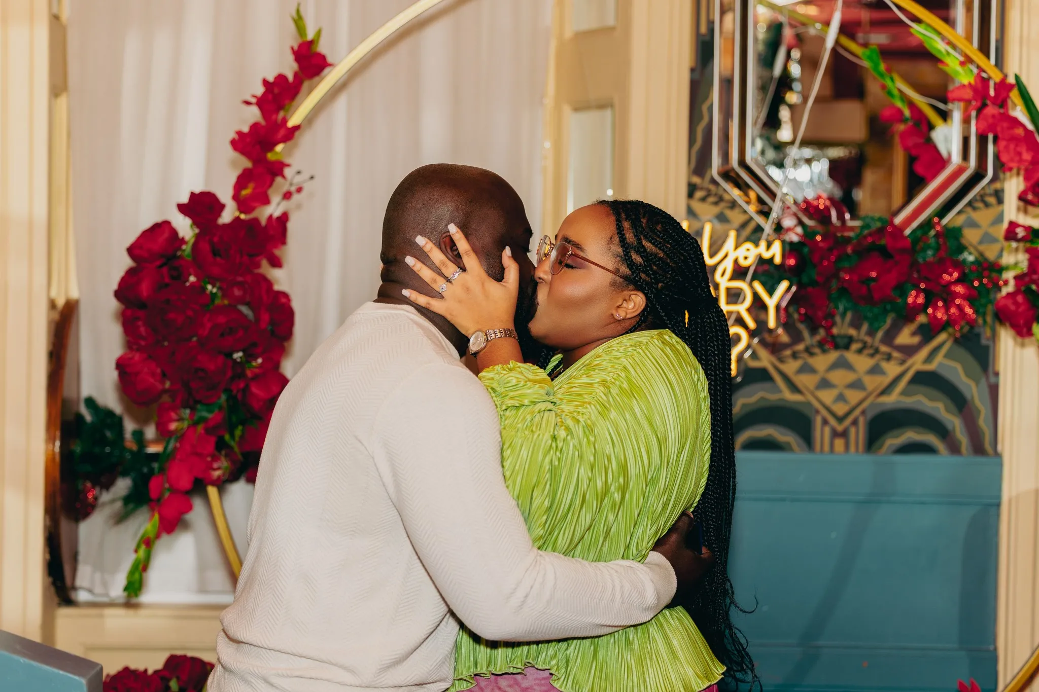 Eagle Productions Weddings Engagements Couple Kiss Red Roses